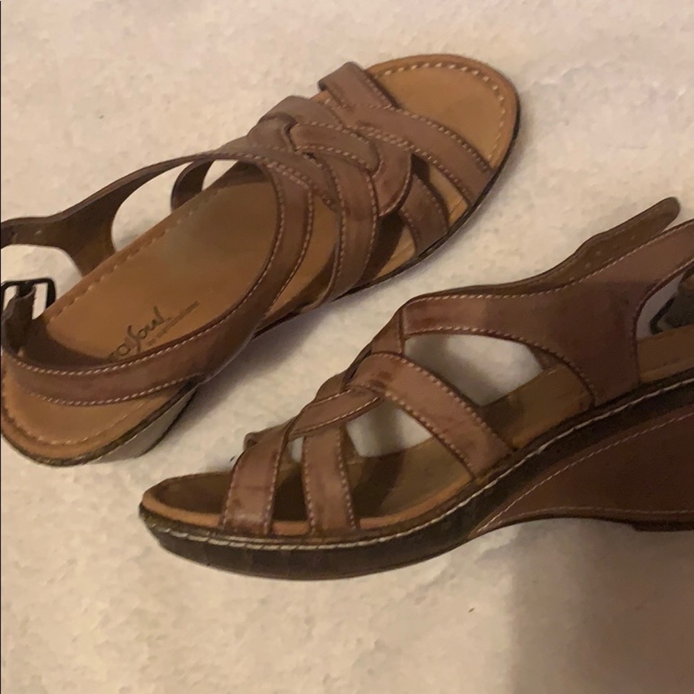 Naturaliser brown sandals, size 8 WIDE WIDTH